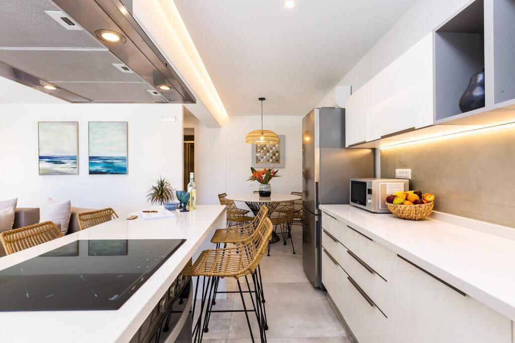 Daphne-naiades/ 2 Bedrooms,luxury,beachfront Ferienhaus *