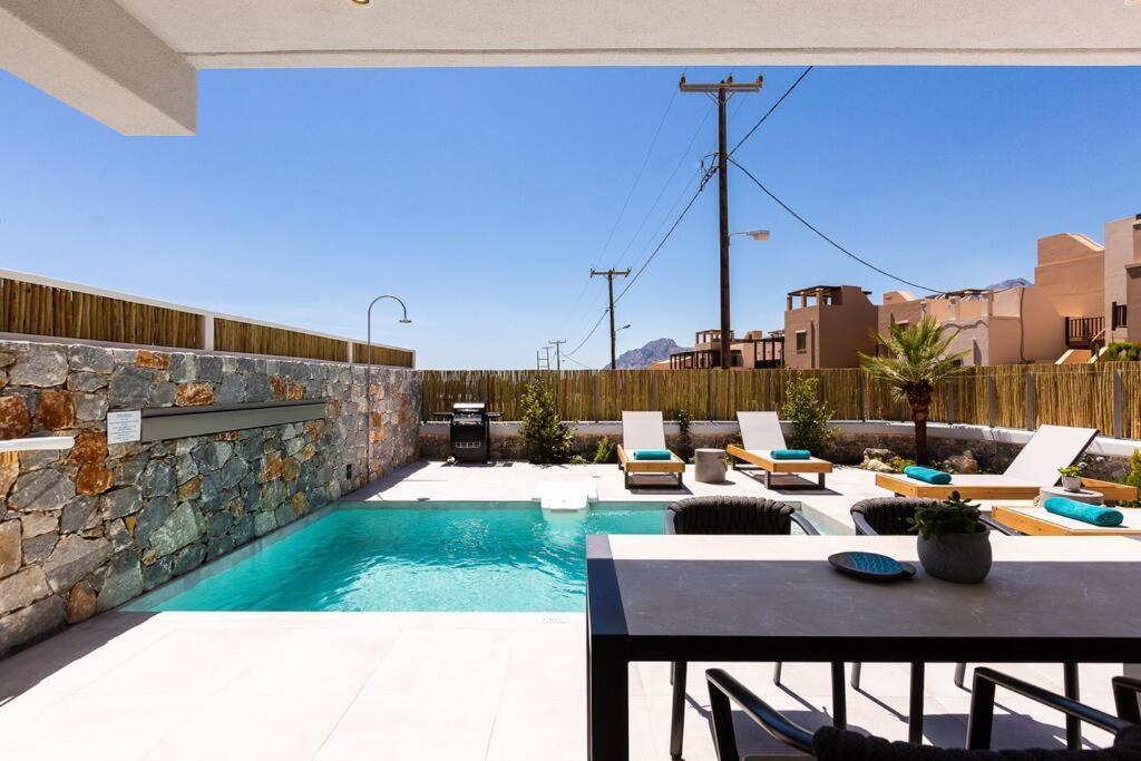 Daphne-naiades/ 2 Bedrooms,luxury,beachfront Casa vacanze